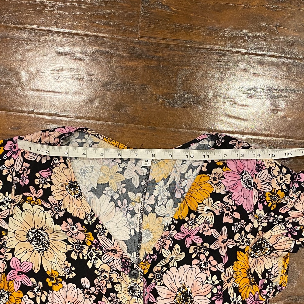 BB Dakota Steve Madden V-Neck Button Down Short Sleeve Sleeve Floral Romper Sz M - Picture 6 of 14